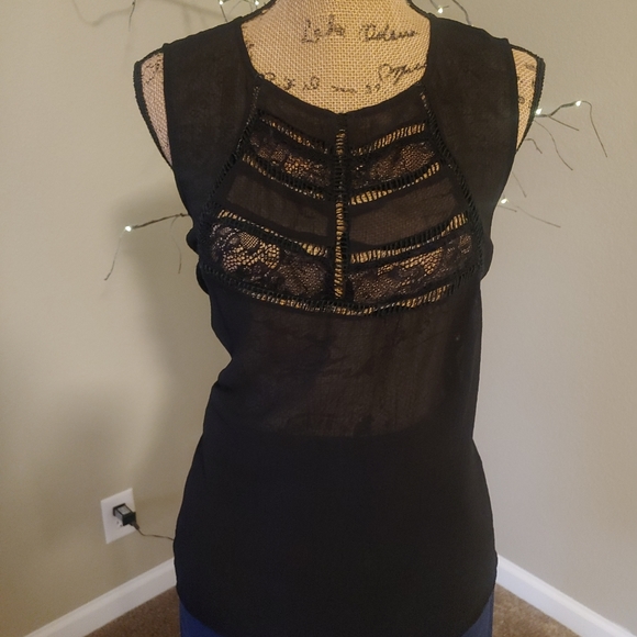 Romeo & Juliet Sleeveless Lace Bib Front Top - Picture 8 of 12